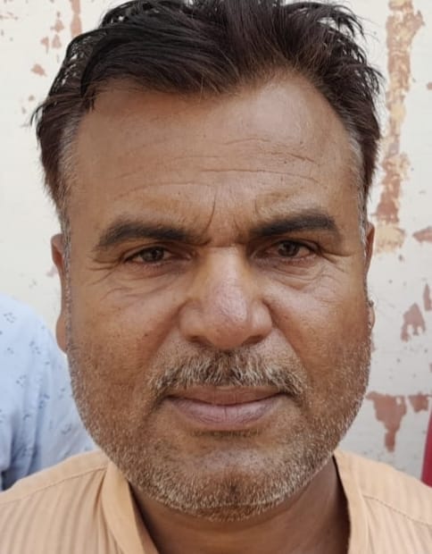 मोहल्ला महाराज नगर में सड़क पर बह रहा नालियों का गंदा पानी और प्लाट में भरा कूड़ा। संवाद