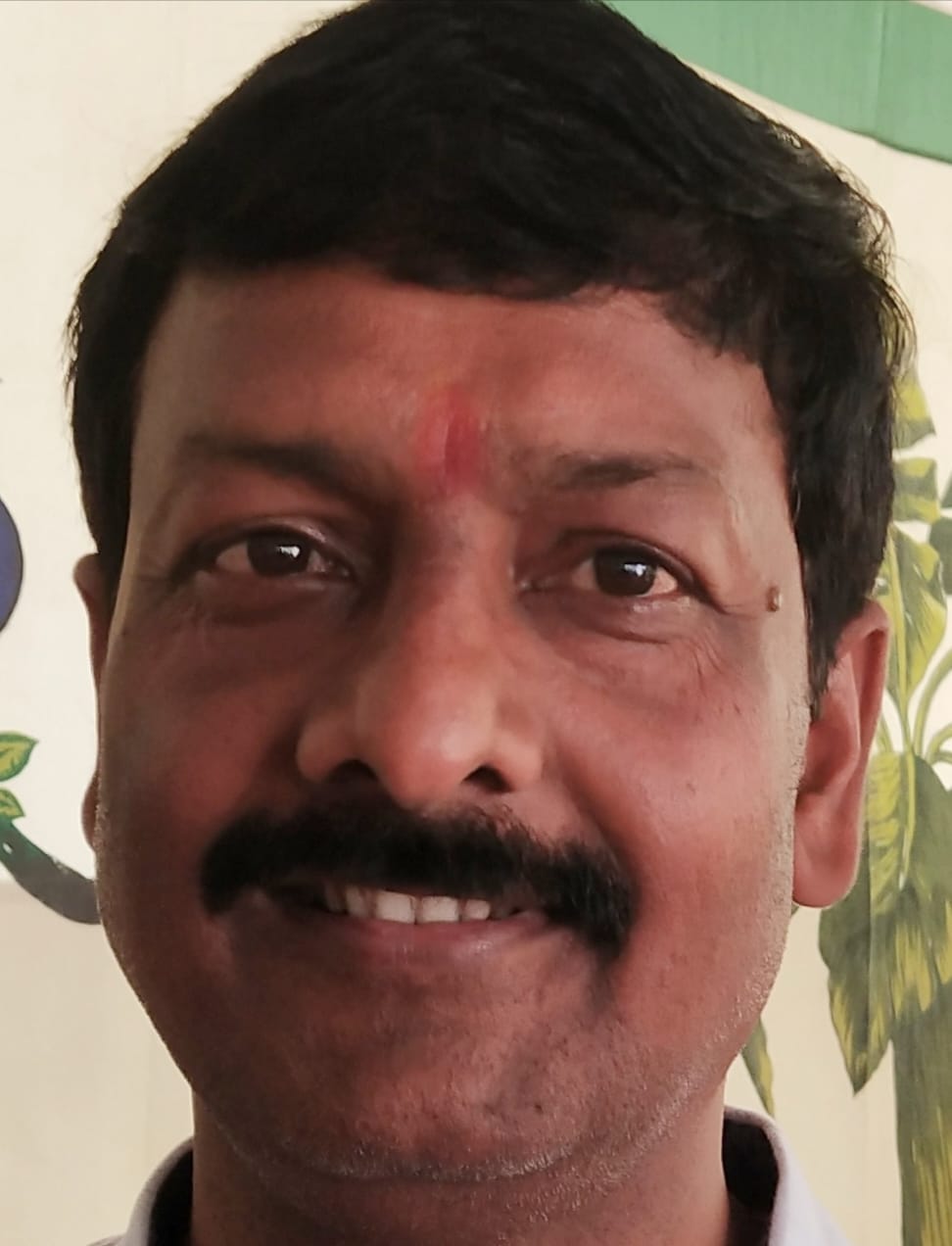 मोहल्ला महाराज नगर में सड़क पर बह रहा नालियों का गंदा पानी और प्लाट में भरा कूड़ा। संवाद