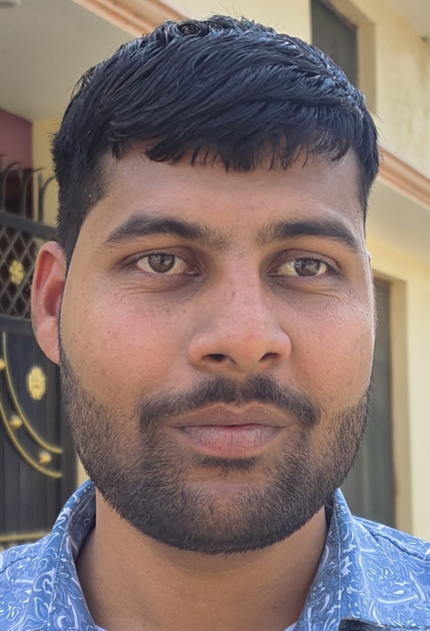 मोहल्ला महाराज नगर में सड़क पर बह रहा नालियों का गंदा पानी और प्लाट में भरा कूड़ा। संवाद
