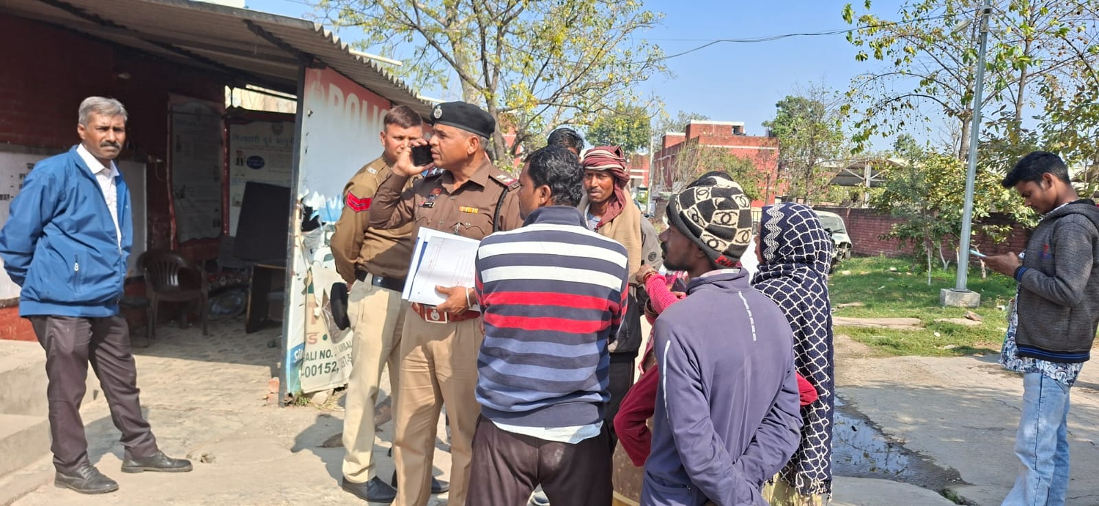 पंचमुखी शिव मंदिर में जलाभिषेक करती महिला। संवादपंचमुखी शिव मंदिर में जलाभिषेक करती महिला। पंचमुखी शिव मंदिर में जलाभिषेक करती महिला। संवादपंचमुखी शिव मंदिर में जलाभिषेक करती महिला।