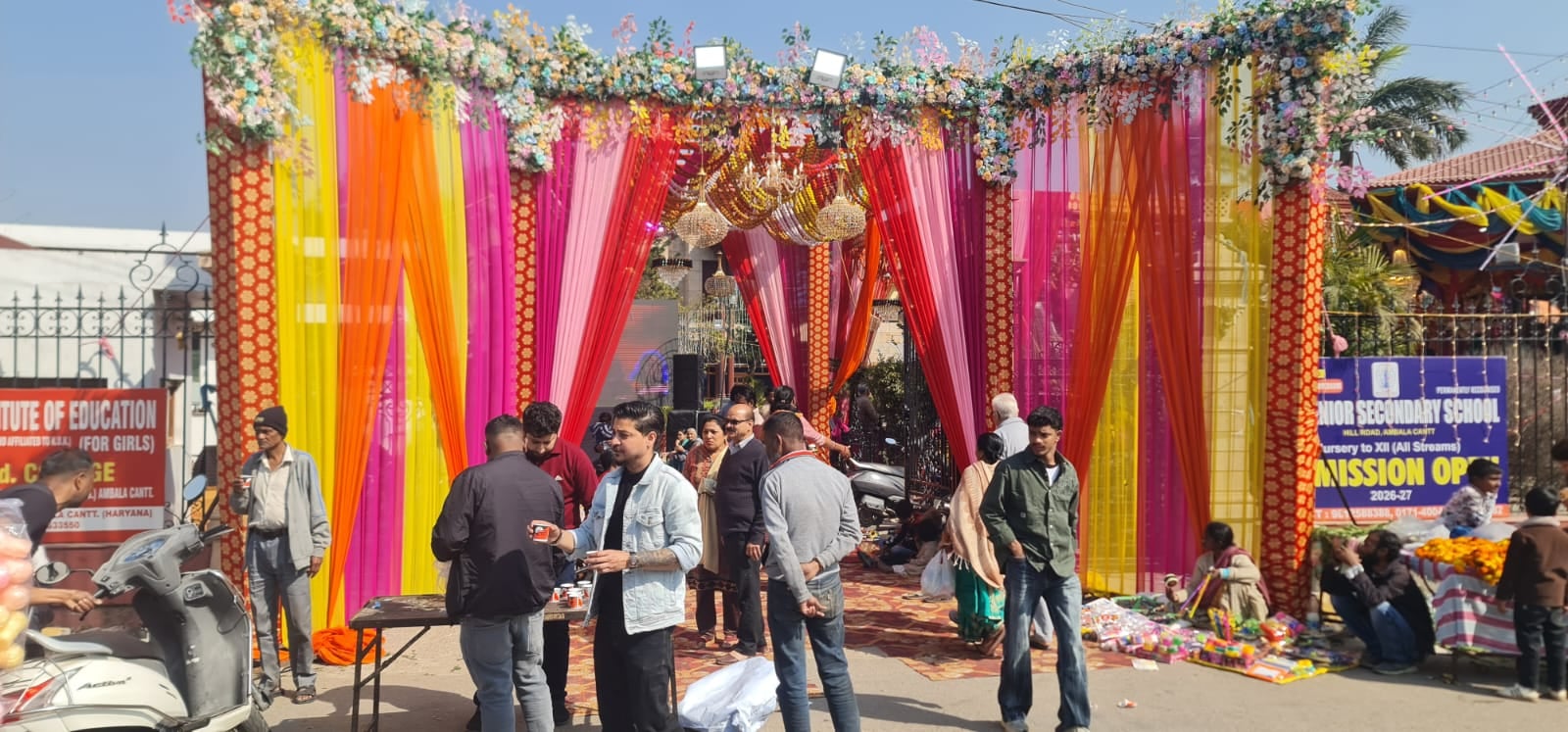 पंचमुखी शिव मंदिर में जलाभिषेक करती महिला। संवादपंचमुखी शिव मंदिर में जलाभिषेक करती महिला। पंचमुखी शिव मंदिर में जलाभिषेक करती महिला। संवादपंचमुखी शिव मंदिर में जलाभिषेक करती महिला।