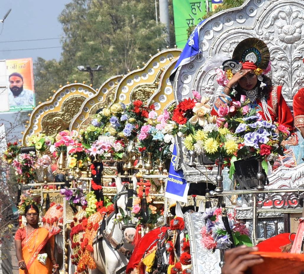 प्रमुख मंदिरों में शनिवार देर रात से ही भोलेनाथ के दर्शन-पूजन के लिए भक्तों की कतारें लग गईं। प्रमुख मंदिरों में शनिवार देर रात से ही भोलेनाथ के दर्शन-पूजन के लिए भक्तों की कतारें लग गईं।