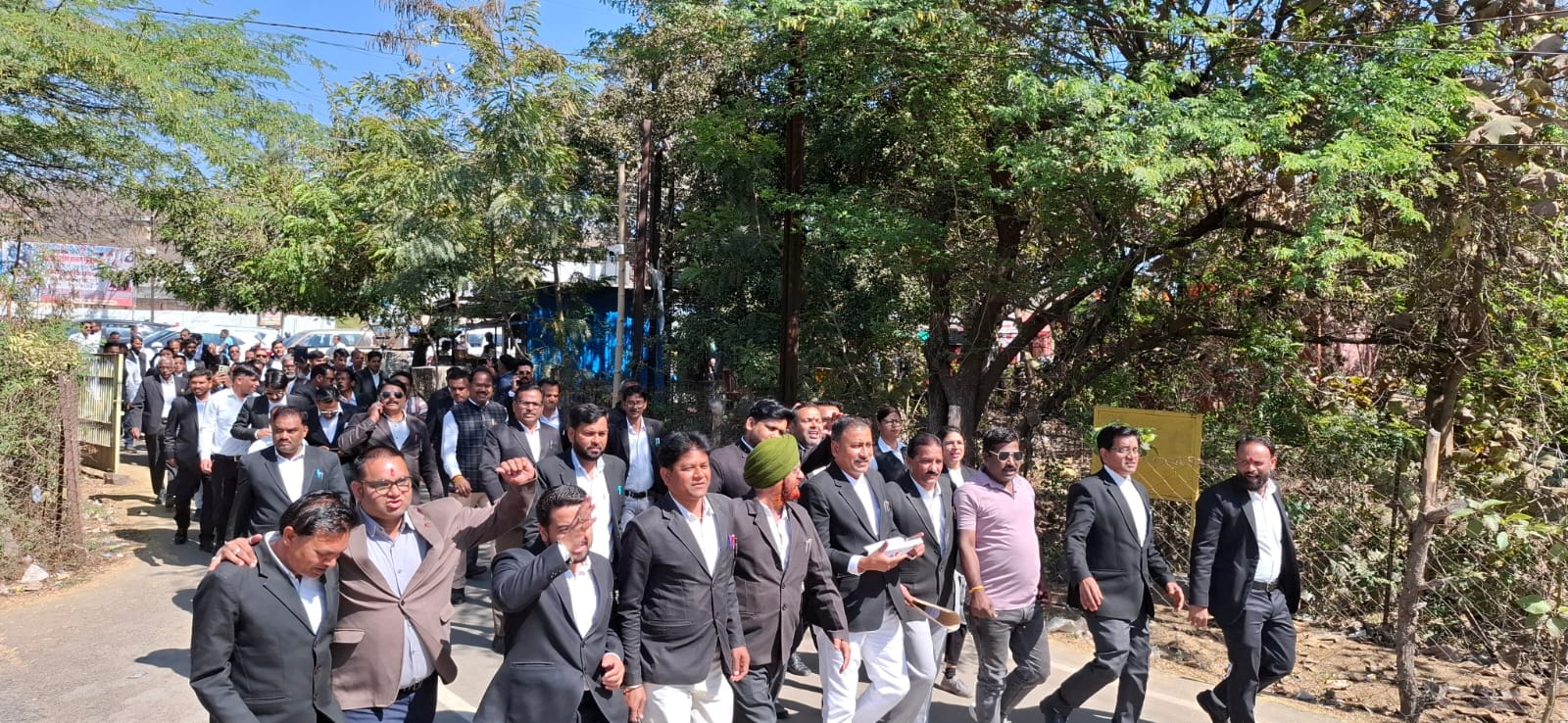 शिवपुरी हत्याकांड के विरोध में कार्य से विरत रहे अधिवक्ता