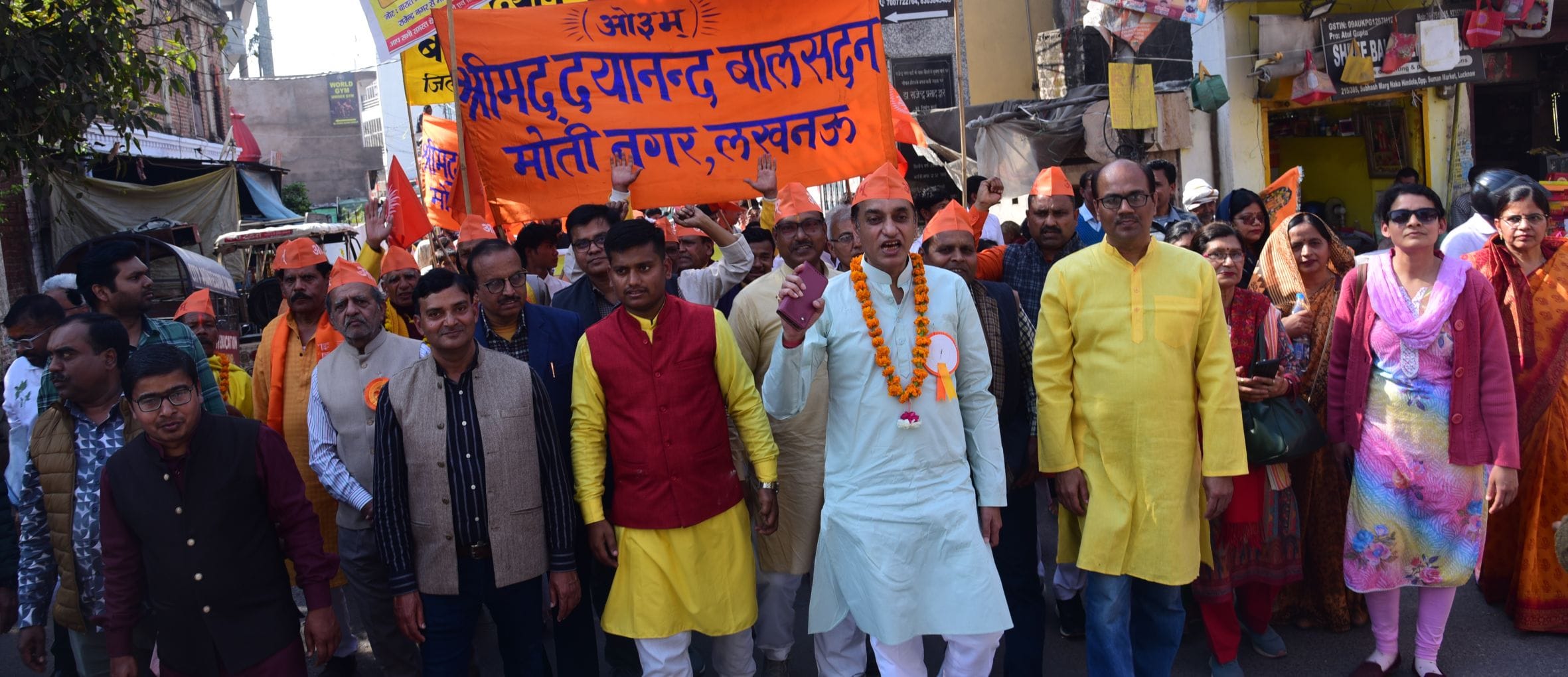 शोभायात्रा में शामिल हुए आर्य समाज के प्रतिनिधि शोभायात्रा में शामिल हुए आर्य समाज के प्रतिनिधि