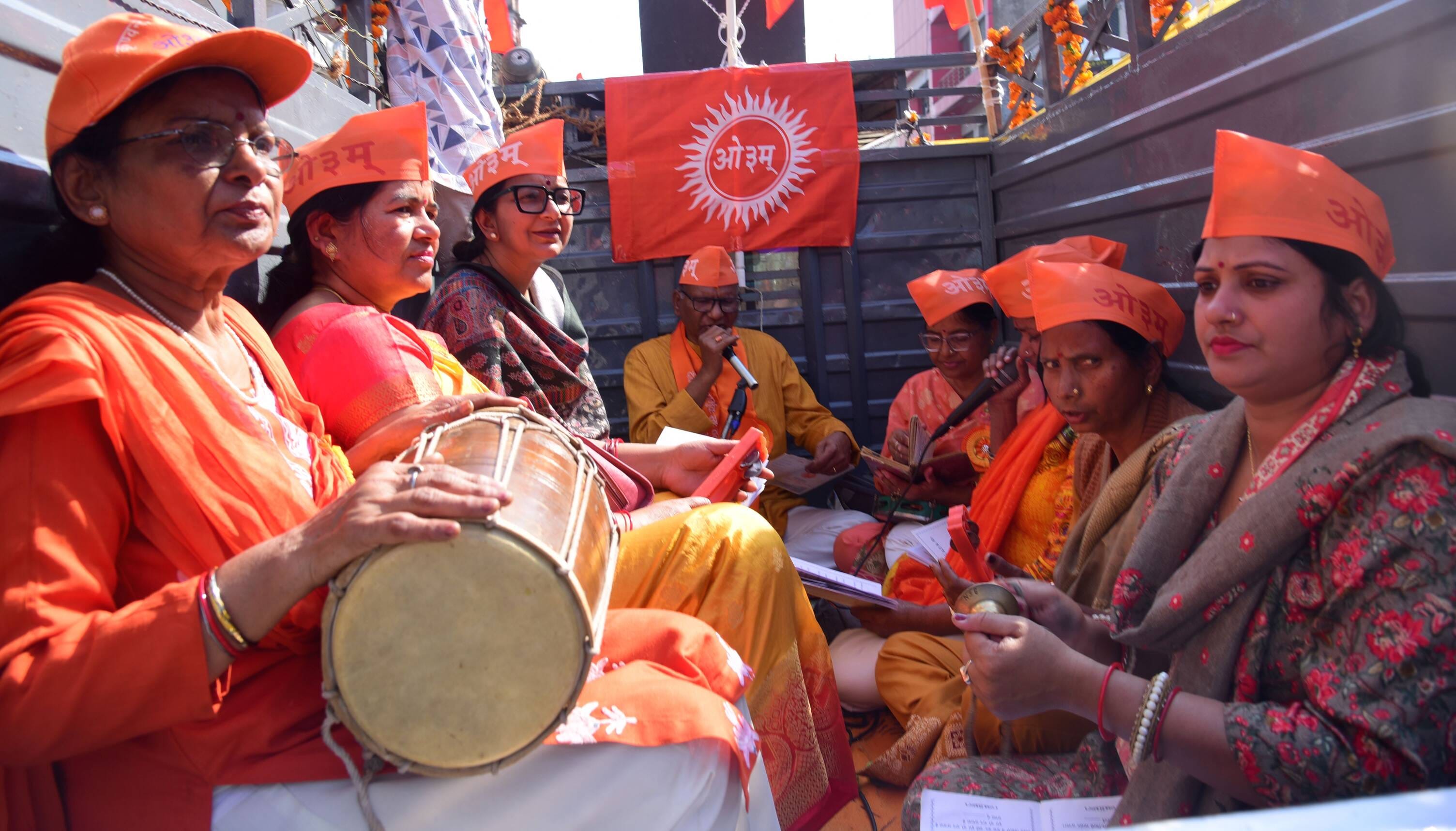 शोभायात्रा में शामिल हुए आर्य समाज के प्रतिनिधि शोभायात्रा में शामिल हुए आर्य समाज के प्रतिनिधि