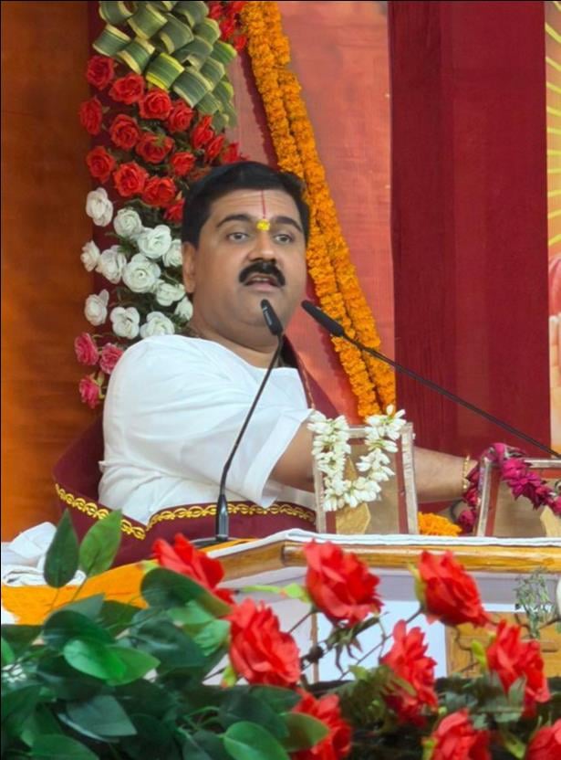 शाहगंज - श्रीराम कथा में भक्तिभाव में झूमते भक्तजन। संवाद शाहगंज - श्रीराम कथा में भक्तिभाव में झूमते भक्तजन। संवाद