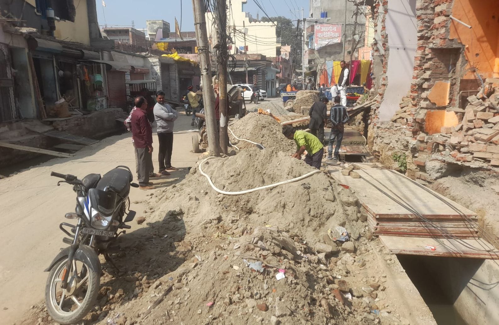दुर्गा मंदिर कॉरिडोर का निर्माण कार्य चल रहा धीमी गति से। संवाद