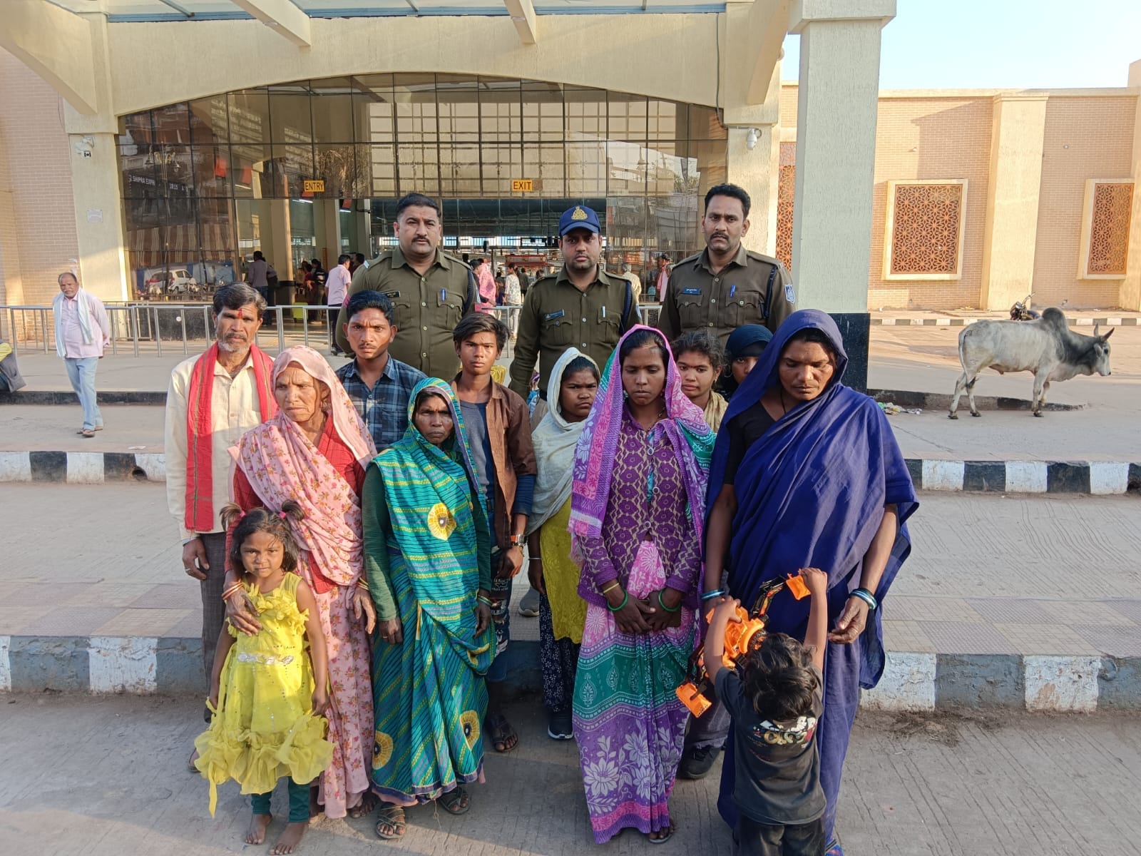 विदिशा पुलिस का सफल रेस्क्यू ऑपरेशन 5 महिलाओं समेत 4 बच्चे सकुशल लौटे