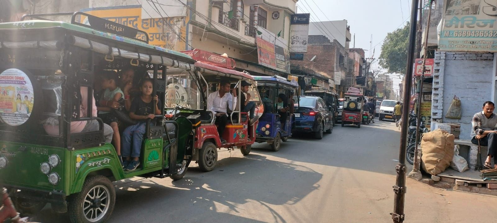 अंटा चौराहा पर खोदी गई सड़क और जाम में फंसे वाहन। संवाद अंटा चौराहा पर खोदी गई सड़क और जाम में फंसे वाहन। संवाद