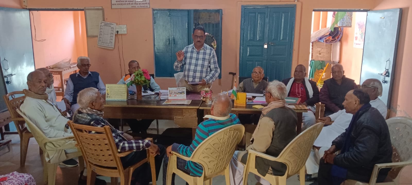 फोटो - 23 नामांकन करते अधिवक्ता। संवाद