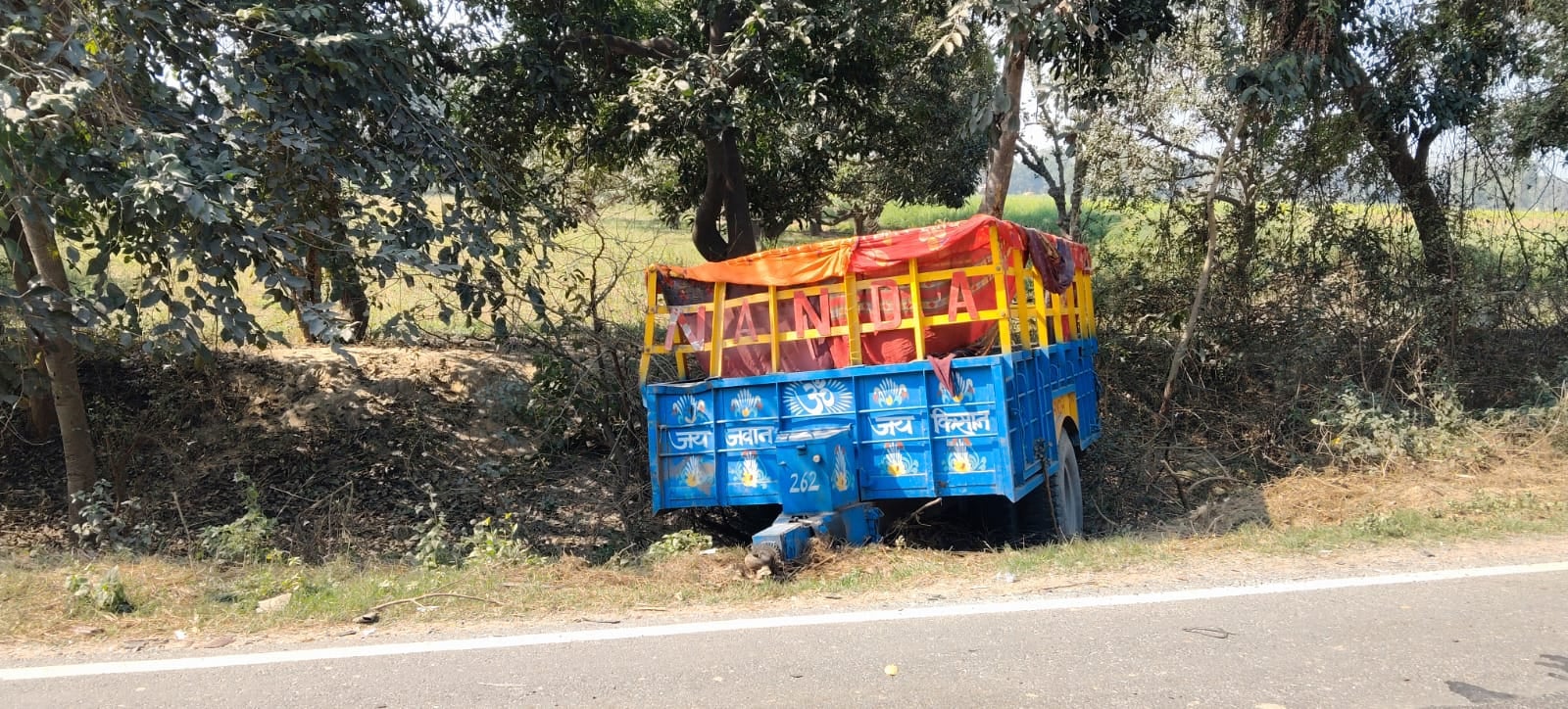 फोटो-5 कायमगंज-फर्रुखाबाद मार्ग पर गांव दलेलगंज व हजियांपुर के बीच त्रिपाठी कोल्ड स्टोरेज के पा फोटो-5 कायमगंज-फर्रुखाबाद मार्ग पर गांव दलेलगंज व हजियांपुर के बीच त्रिपाठी कोल्ड स्टोरेज के पा