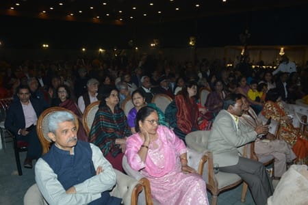 हुनर क्रिएशन एंड क्राफ्ट एसोसिएशन की ओर से कैंट के एमबी क्लब में आयोजित कार्यक्रम में गायक हरिह हुनर क्रिएशन एंड क्राफ्ट एसोसिएशन की ओर से कैंट के एमबी क्लब में आयोजित कार्यक्रम में गायक हरिह