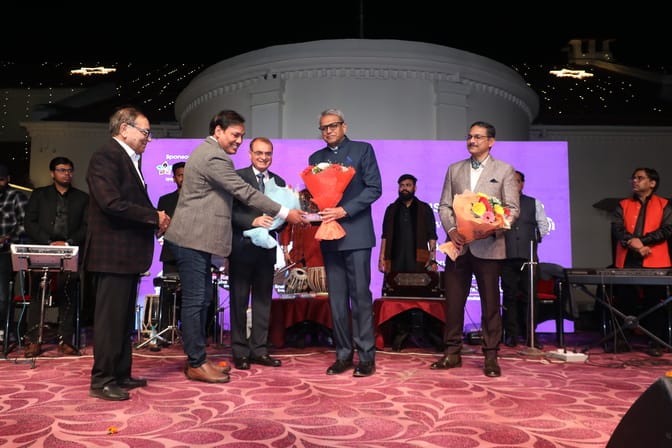 हुनर क्रिएशन एंड क्राफ्ट एसोसिएशन की ओर से कैंट के एमबी क्लब में आयोजित कार्यक्रम में गायक हरिह हुनर क्रिएशन एंड क्राफ्ट एसोसिएशन की ओर से कैंट के एमबी क्लब में आयोजित कार्यक्रम में गायक हरिह