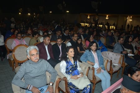 हुनर क्रिएशन एंड क्राफ्ट एसोसिएशन की ओर से कैंट के एमबी क्लब में आयोजित कार्यक्रम में गायक हरिह हुनर क्रिएशन एंड क्राफ्ट एसोसिएशन की ओर से कैंट के एमबी क्लब में आयोजित कार्यक्रम में गायक हरिह