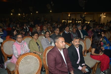 हुनर क्रिएशन एंड क्राफ्ट एसोसिएशन की ओर से कैंट के एमबी क्लब में आयोजित कार्यक्रम में गायक हरिह हुनर क्रिएशन एंड क्राफ्ट एसोसिएशन की ओर से कैंट के एमबी क्लब में आयोजित कार्यक्रम में गायक हरिह