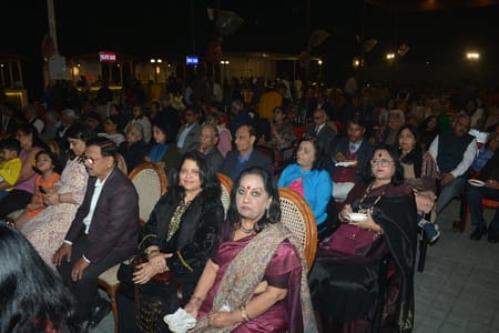 हुनर क्रिएशन एंड क्राफ्ट एसोसिएशन की ओर से कैंट के एमबी क्लब में आयोजित कार्यक्रम में गायक हरिह हुनर क्रिएशन एंड क्राफ्ट एसोसिएशन की ओर से कैंट के एमबी क्लब में आयोजित कार्यक्रम में गायक हरिह
