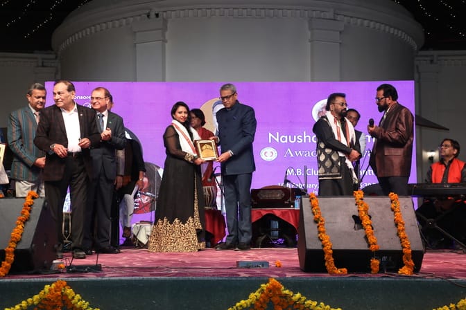 हुनर क्रिएशन एंड क्राफ्ट एसोसिएशन की ओर से कैंट के एमबी क्लब में आयोजित कार्यक्रम में गायक हरिह हुनर क्रिएशन एंड क्राफ्ट एसोसिएशन की ओर से कैंट के एमबी क्लब में आयोजित कार्यक्रम में गायक हरिह
