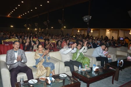 हुनर क्रिएशन एंड क्राफ्ट एसोसिएशन की ओर से कैंट के एमबी क्लब में आयोजित कार्यक्रम में गायक हरिह हुनर क्रिएशन एंड क्राफ्ट एसोसिएशन की ओर से कैंट के एमबी क्लब में आयोजित कार्यक्रम में गायक हरिह