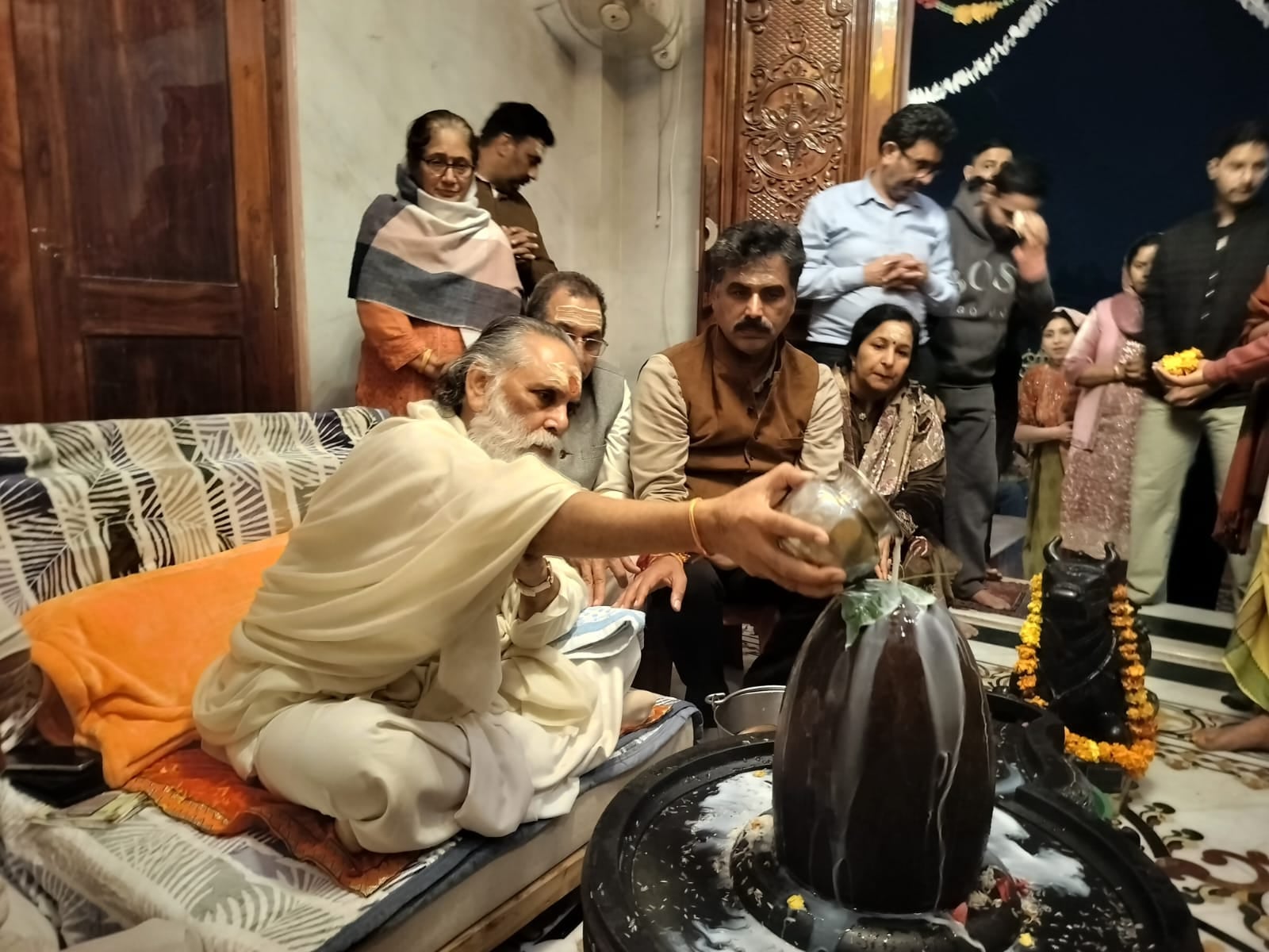कुरुक्षेत्र। स्वामी ज्ञानानंद   रूद्राभिषेक करते हुए। विज्ञप्ति