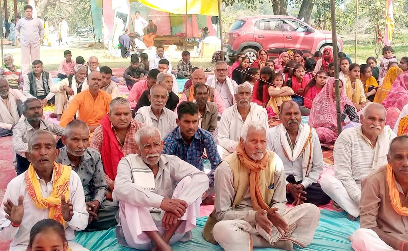 मोहल्ला चमकनी में श्री बालाजी महाराज के जागरण में शामिल श्रद्धालु। स्रोत:स्वयं