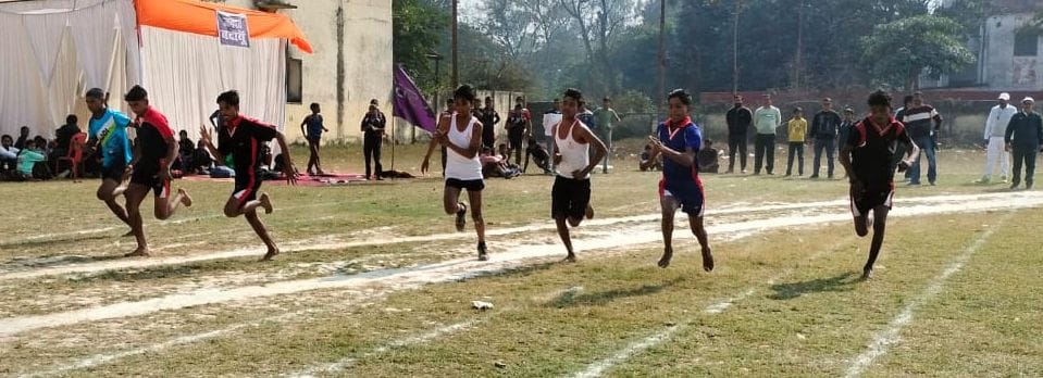 शाहजहांपुर में मंडलीय खेलकूद में कबड्डी में शामिल बरेली और बदायूं की टीम। संवाद
