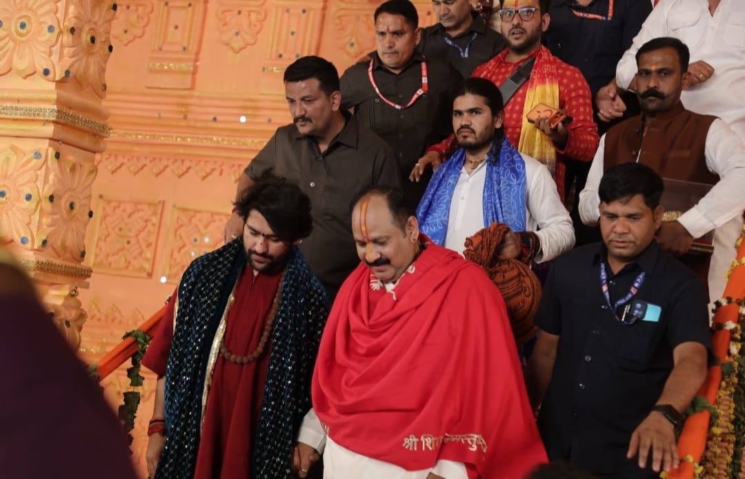 दो संतों का ऐतिहासिक मिलन