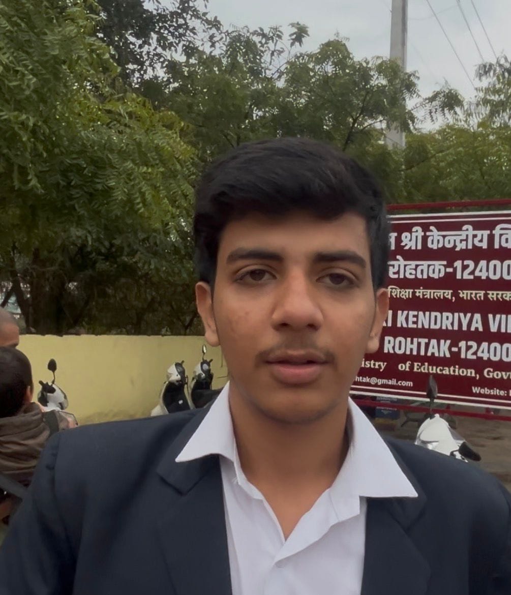 02 रोहतक के दिल्ली बाईपास स्थित पीएमश्री केंद्रीय विद्यालय में शारीरिक शिक्षा विषय का पेपर देक