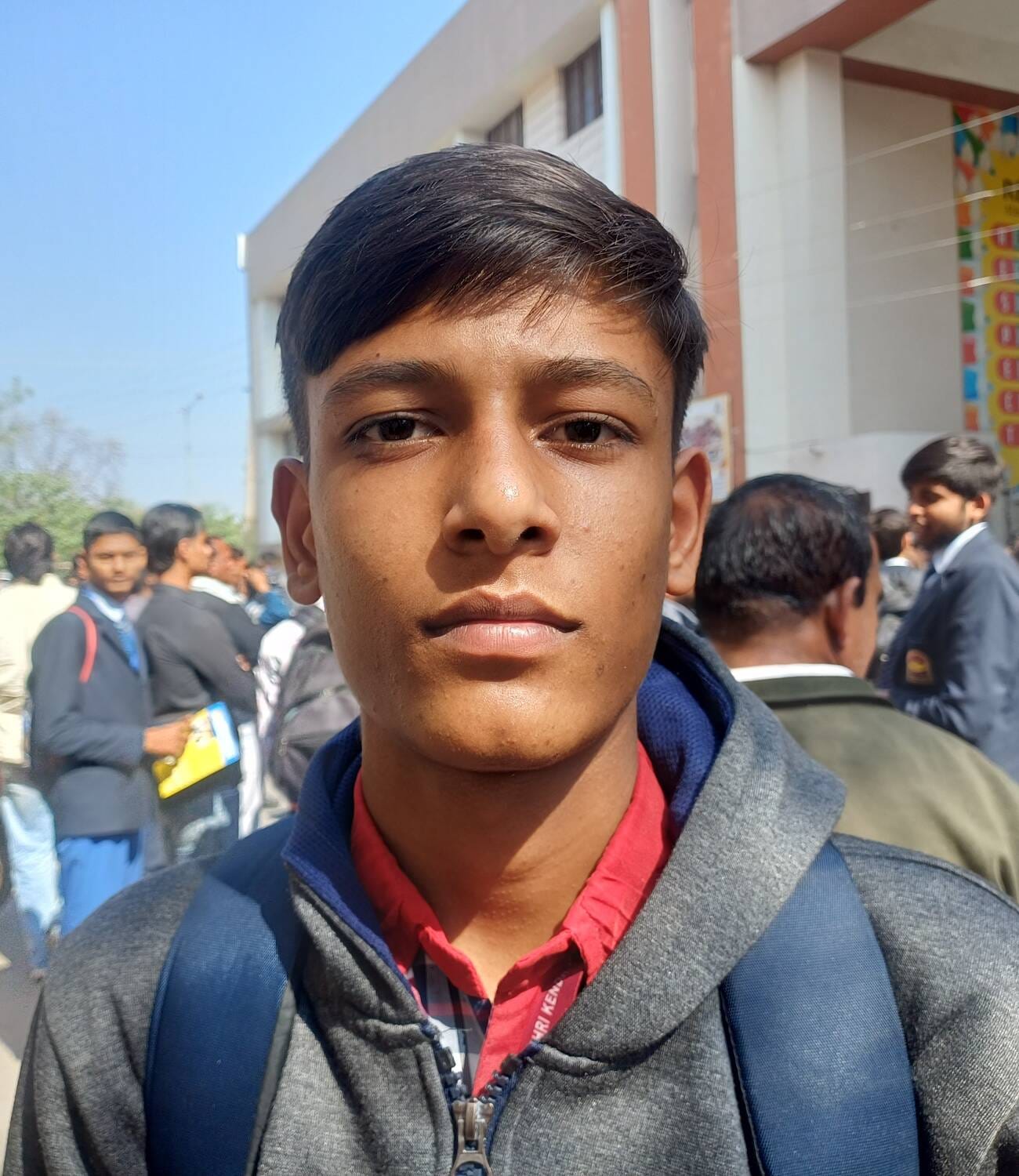 अंबाला छावनी में केंद्रीय माध्यमिक शिक्षा बोर्ड 10वीं की परीक्षा देकर परीक्षा केंद्र से बाहर आत