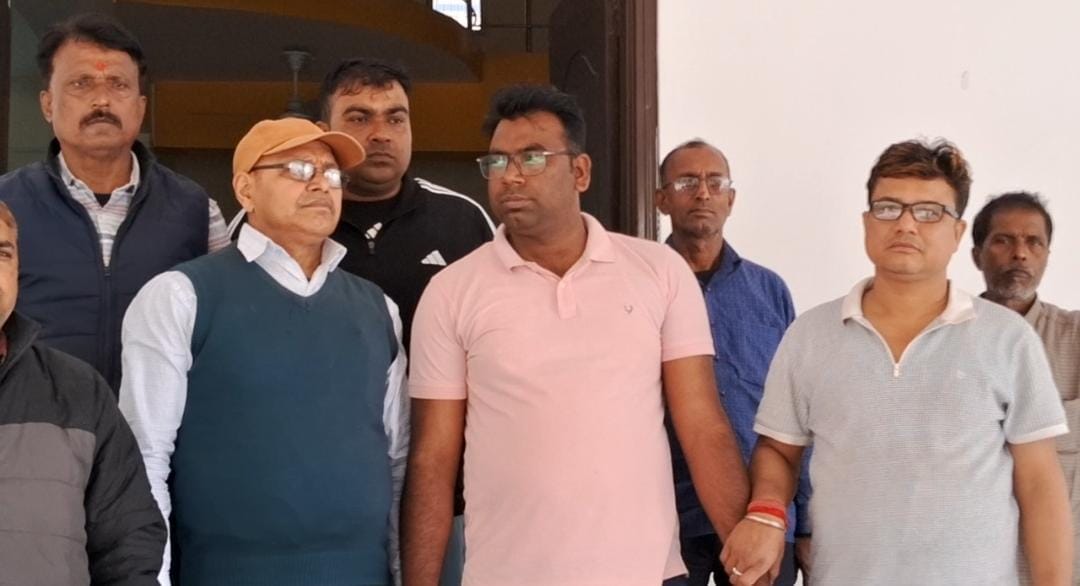 घुस लेते हुए सब इंस्पेक्टर गिरफ्तार घुस लेते हुए सब इंस्पेक्टर गिरफ्तार