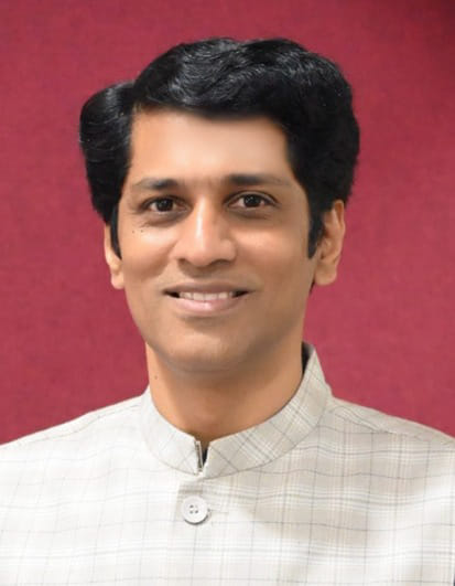 कुरुक्षेत्र। डॉ. स्मराजित कर्माकर। कुरुक्षेत्र। डॉ. स्मराजित कर्माकर।