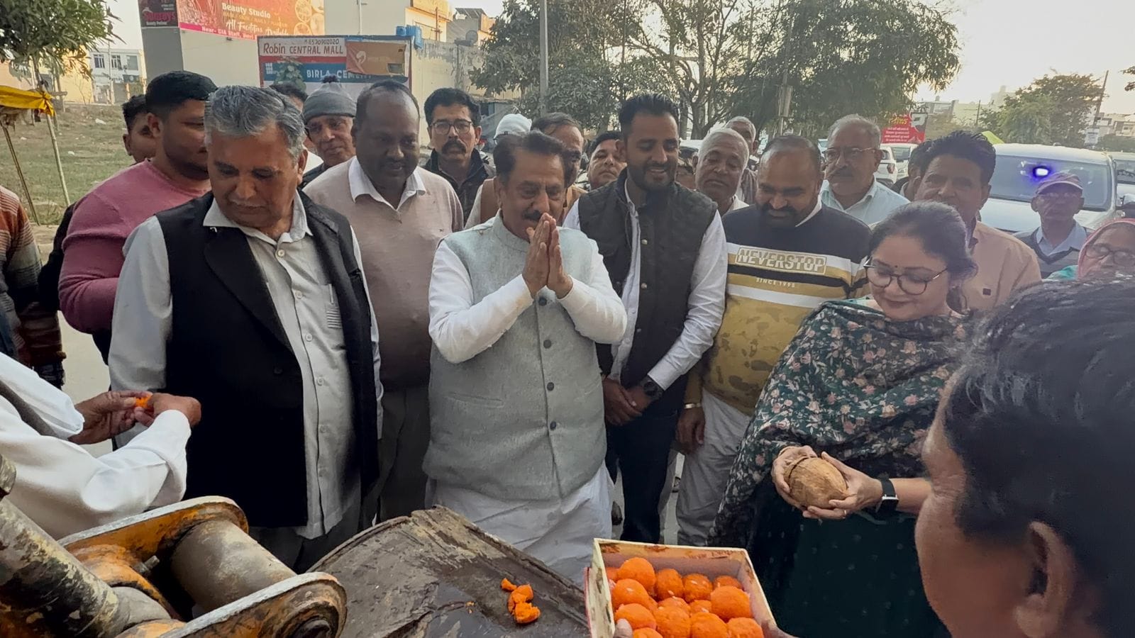 कुरुक्षेत्र। विकास कार्यों का उद्घाटन करते पूर्व मंत्री सुभाष सुधा व अन्य सदस्य। स्वयं कुरुक्षेत्र। विकास कार्यों का उद्घाटन करते पूर्व मंत्री सुभाष सुधा व अन्य सदस्य। स्वयं