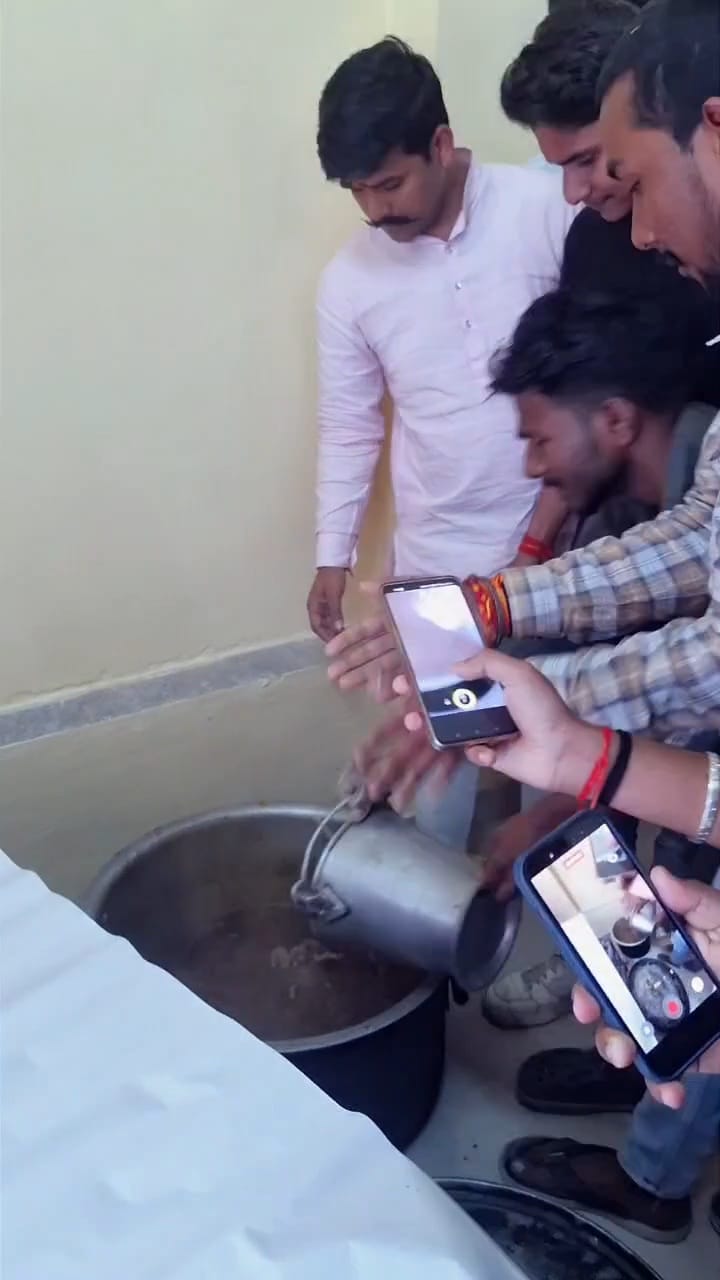 स्थापना दिवस के दौरान मटन पर बवाल