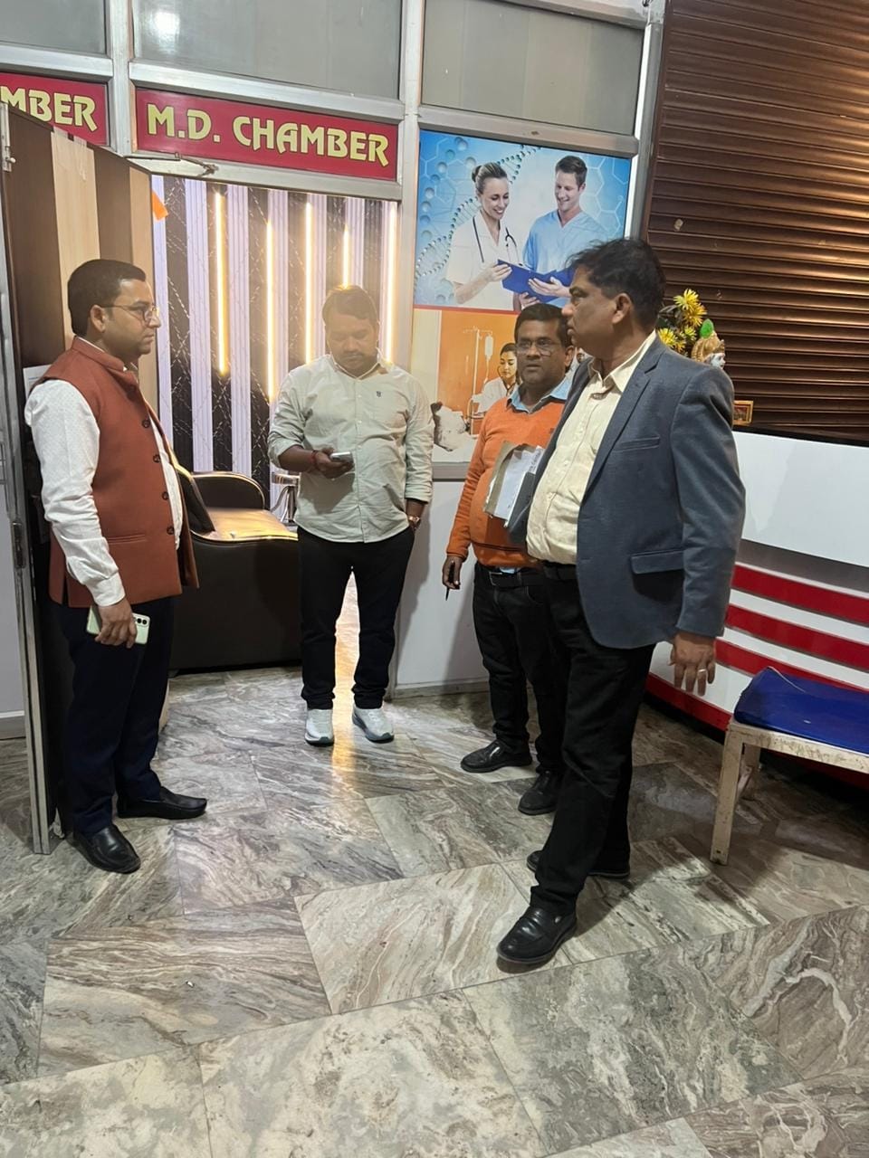 स्वास्थ्य विभाग ने मारा छापा।