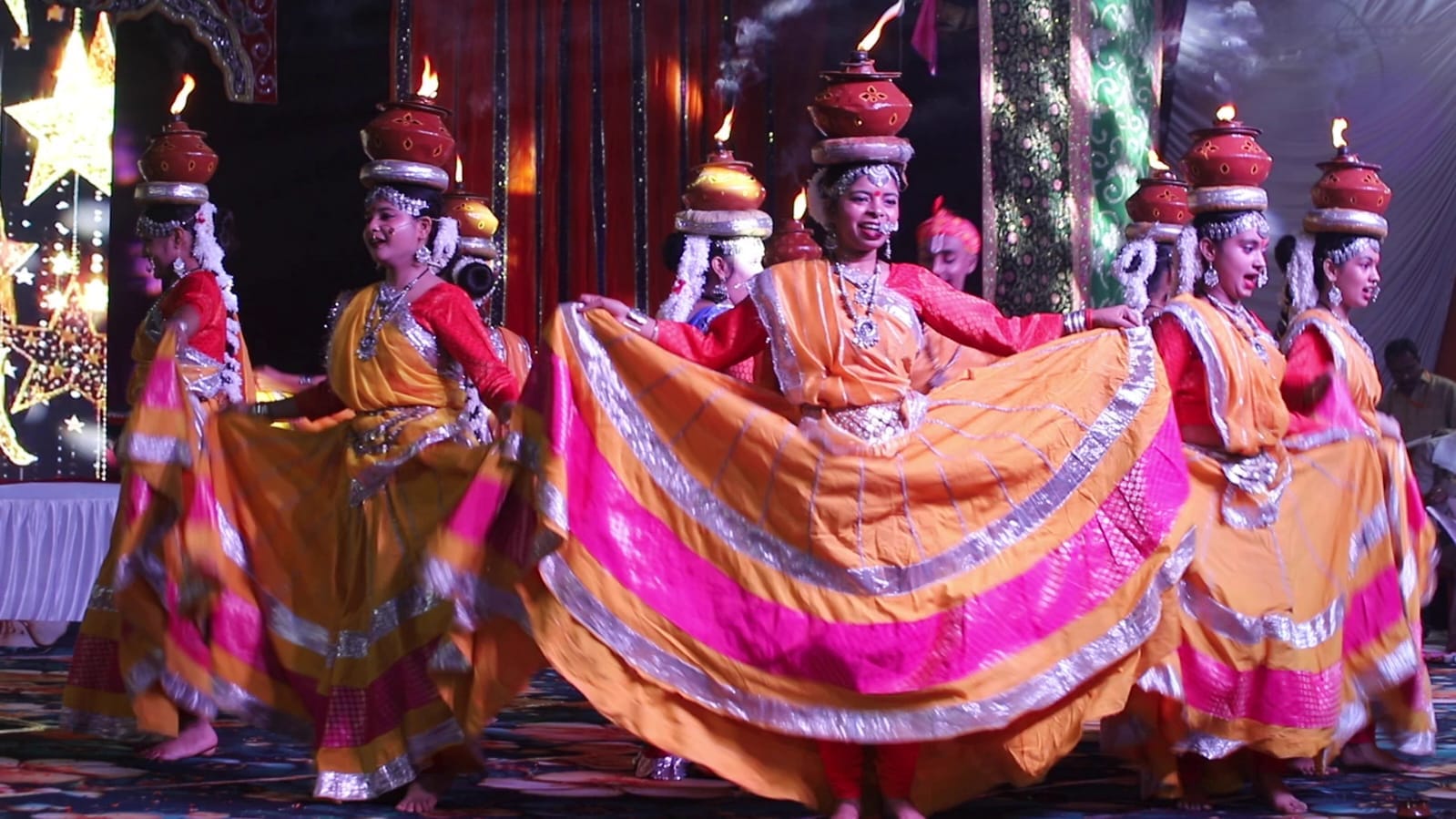 फोटो न- 19सीकेटीपी 10 - सांस्कृतिक कार्यक्रम में मटकी नृत्य पेश करती कलाकारा । आयोजक। संवाद फोटो न- 19सीकेटीपी 10 - सांस्कृतिक कार्यक्रम में मटकी नृत्य पेश करती कलाकारा । आयोजक। संवाद