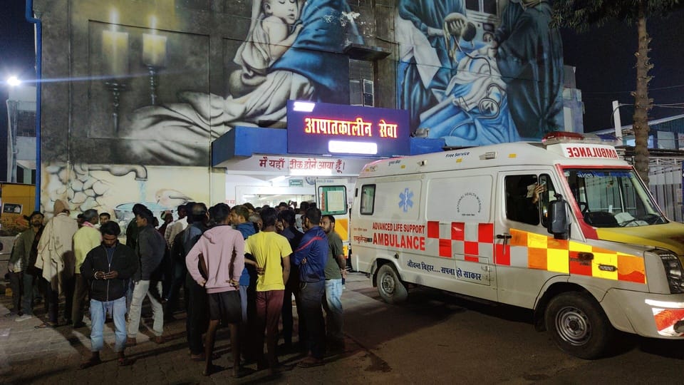 हादसे के बाद अस्पताल में भर्ती लोग