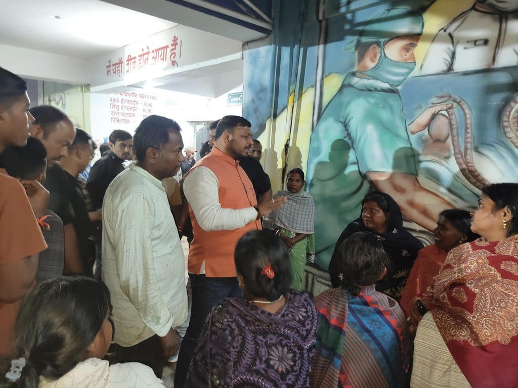 हादसे के बाद अस्पताल में भर्ती लोग