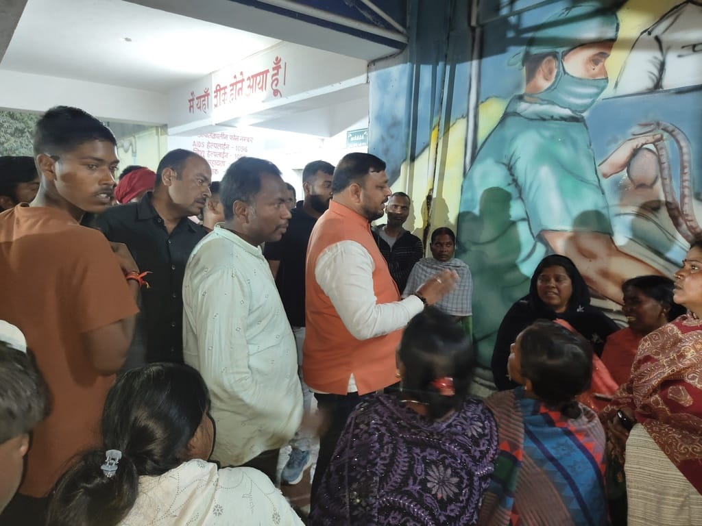 हादसे के बाद अस्पताल में भर्ती लोग