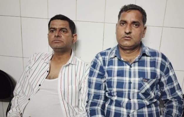 कार में ट्रक की साइड लगने पर मारपीट कर घायल किए गए कार सवार सीएचसी में इलाज के लिए भर्ती। (मवान कार में ट्रक की साइड लगने पर मारपीट कर घायल किए गए कार सवार सीएचसी में इलाज के लिए भर्ती। (मवान