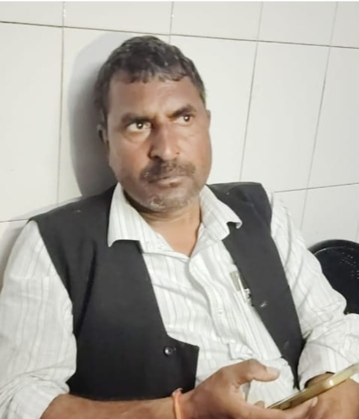 कार में ट्रक की साइड लगने पर मारपीट कर घायल किए गए कार सवार सीएचसी में इलाज के लिए भर्ती। (मवान कार में ट्रक की साइड लगने पर मारपीट कर घायल किए गए कार सवार सीएचसी में इलाज के लिए भर्ती। (मवान