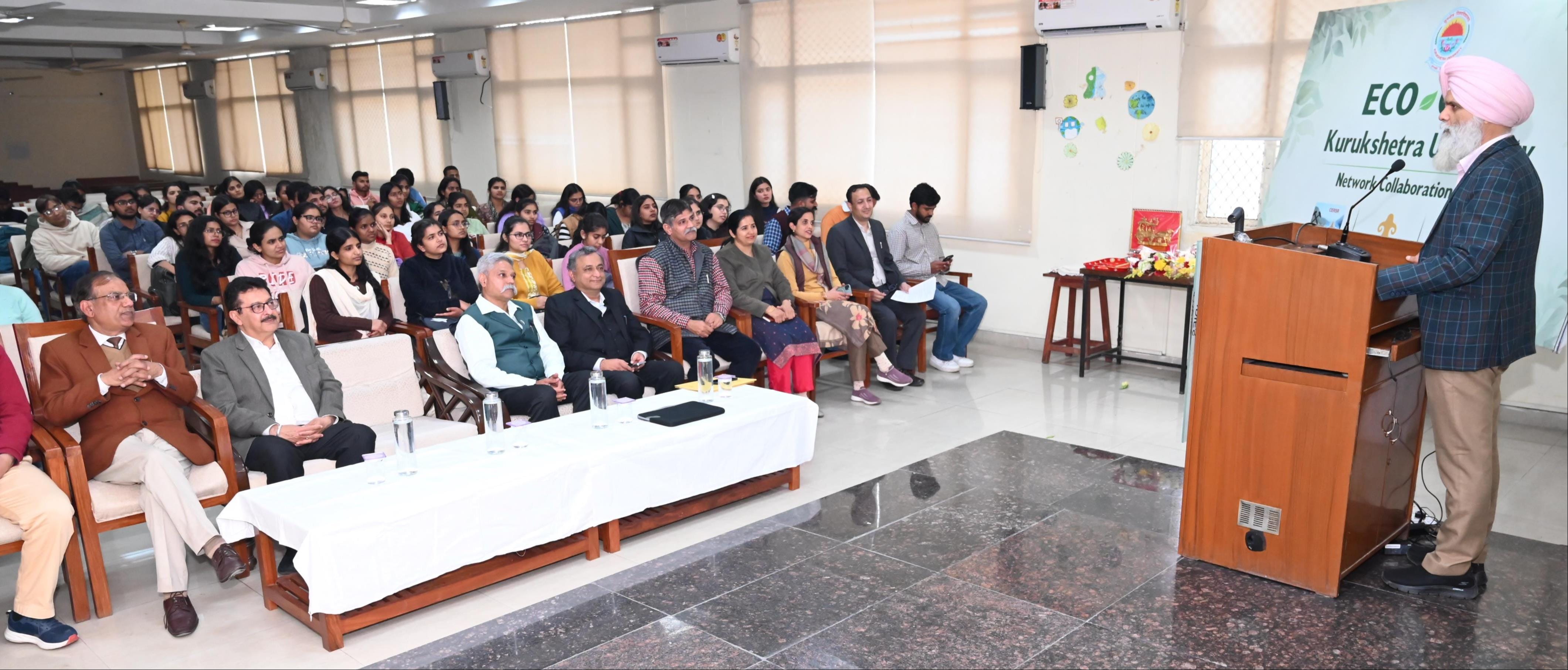 कुरुक्षेत्र। खस्ताहाल बिहोली-ईशरगढ़ रोड से गुजरते वाहन। संवाद