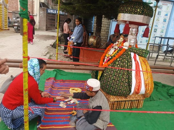 राज बेहड़े में विराजमान नरोल की देवियां। संवाद
