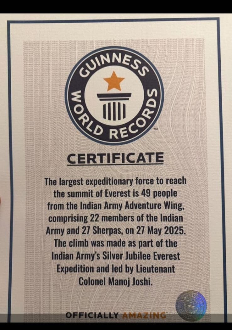 फोटो संख्या:72- माउंट एवरेस्ट पर चढ़ाई करते मेजर अनिरुद्ध यादव व उसकी टीम--स्रोत- परिजन फोटो संख्या:72- माउंट एवरेस्ट पर चढ़ाई करते मेजर अनिरुद्ध यादव व उसकी टीम--स्रोत- परिजन