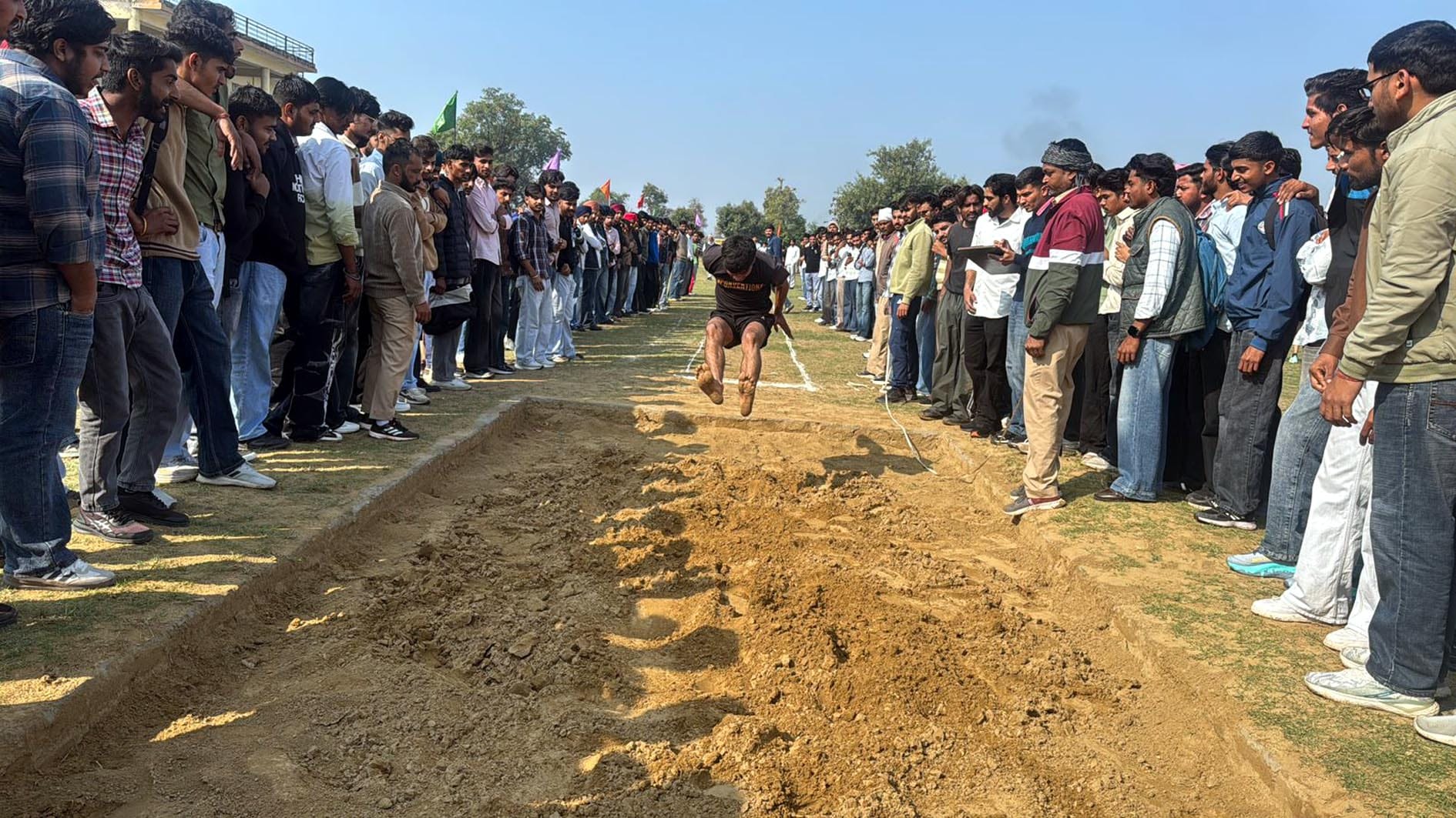 फतेहाबाद। एमएम कॉलेज में वार्षिक एथलेटिक मीट में भाग लेते खिलाड़ी। स्त्रोत कालेज प्रबंधन फतेहाबाद। एमएम कॉलेज में वार्षिक एथलेटिक मीट में भाग लेते खिलाड़ी। स्त्रोत कालेज प्रबंधन