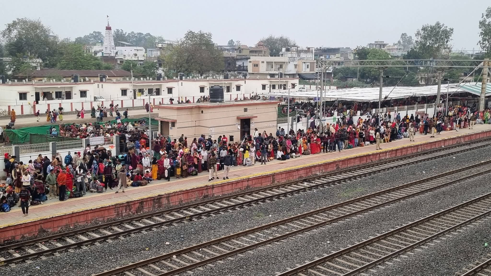 कुबेरेश्वरधाम में टूटा रिकॉर्ड, समापन पर श्रद्धालुओं का सैलाब और जाम से जूझता शहर कुबेरेश्वरधाम में टूटा रिकॉर्ड, समापन पर श्रद्धालुओं का सैलाब और जाम से जूझता शहर