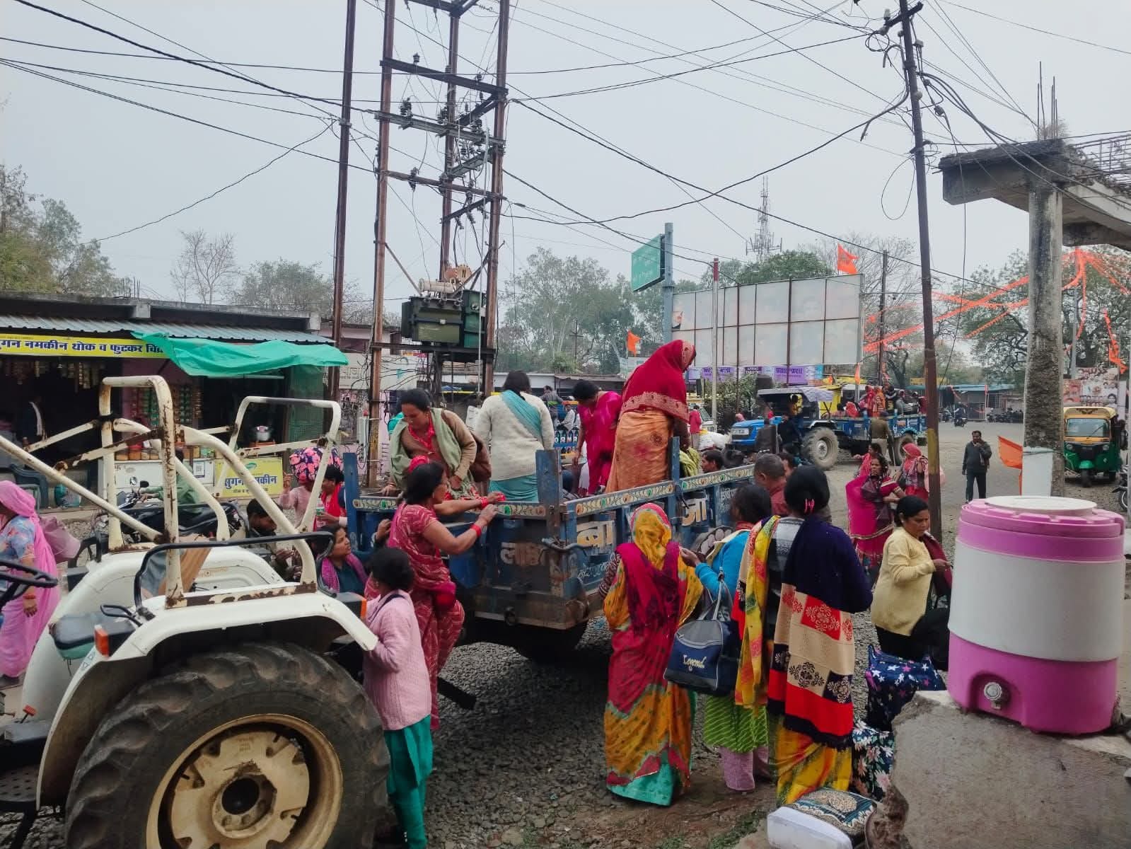 कुबेरेश्वरधाम में टूटा रिकॉर्ड, समापन पर श्रद्धालुओं का सैलाब और जाम से जूझता शहर कुबेरेश्वरधाम में टूटा रिकॉर्ड, समापन पर श्रद्धालुओं का सैलाब और जाम से जूझता शहर