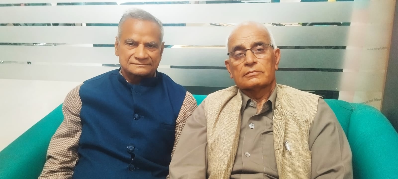 कुरुक्षेत्र। जानकारी देते पेंशनर्स एसोसिएशन के पदाधिकारी मान सिंह एवं सुरेंद्र शर्मा। कुरुक्षेत्र। जानकारी देते पेंशनर्स एसोसिएशन के पदाधिकारी मान सिंह एवं सुरेंद्र शर्मा।