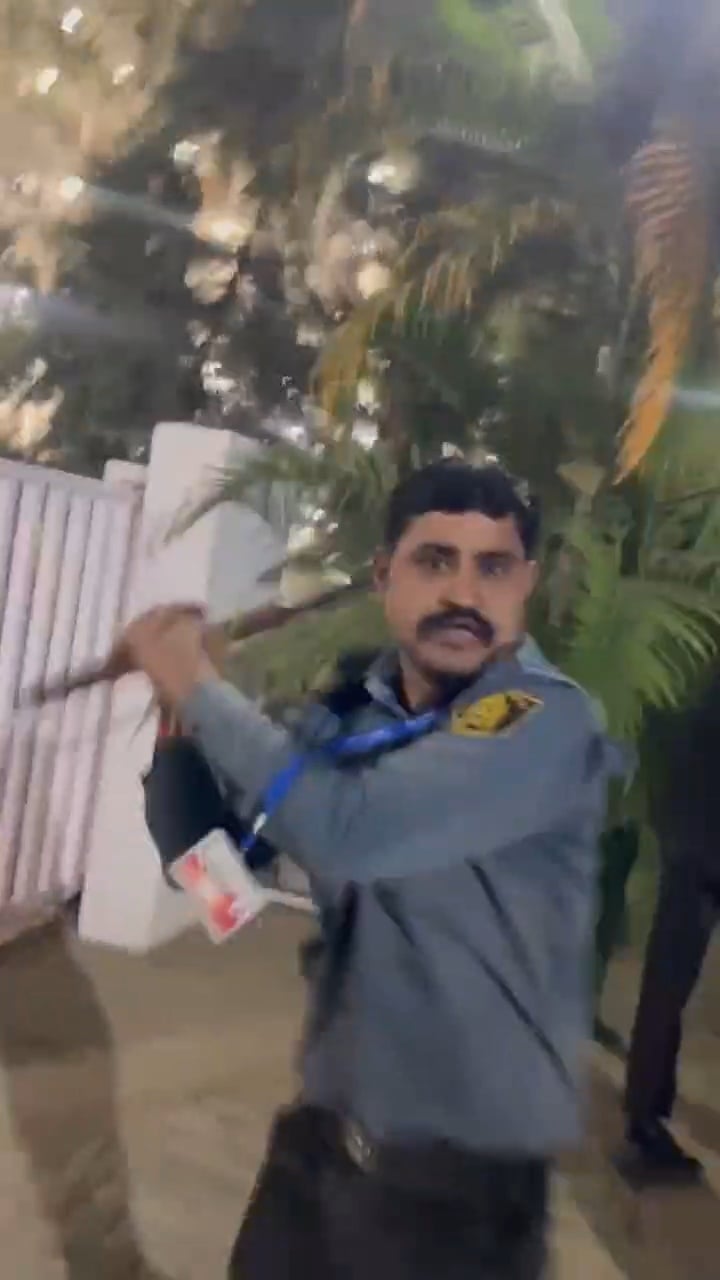 पिटाई से घायल अधिवक्ता।