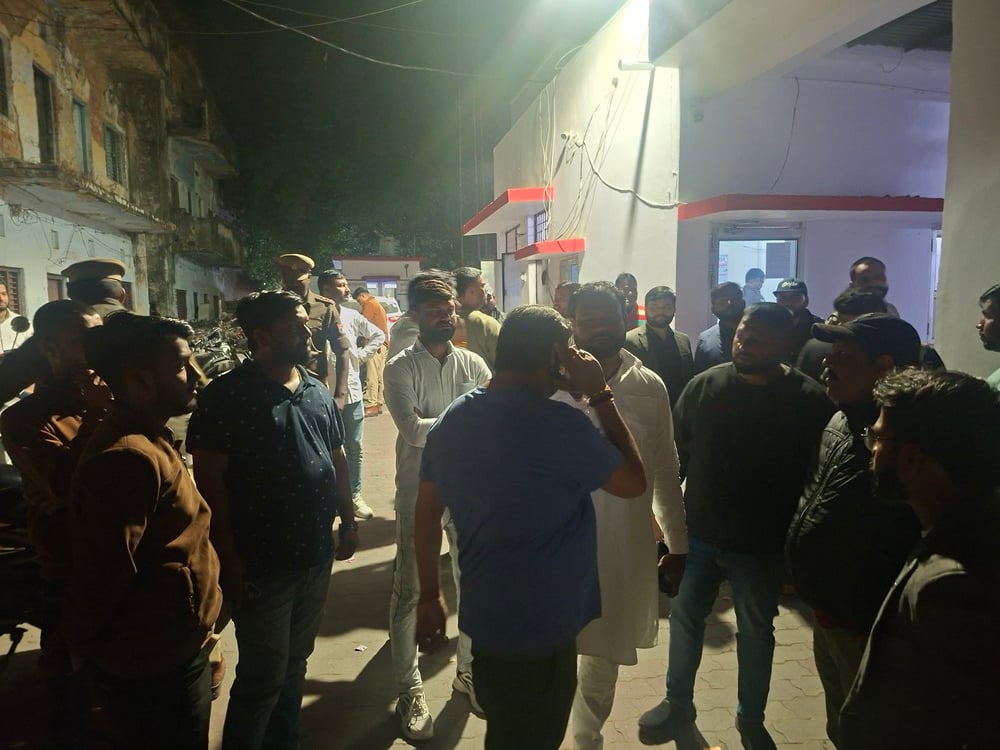 पिटाई से घायल अधिवक्ता।