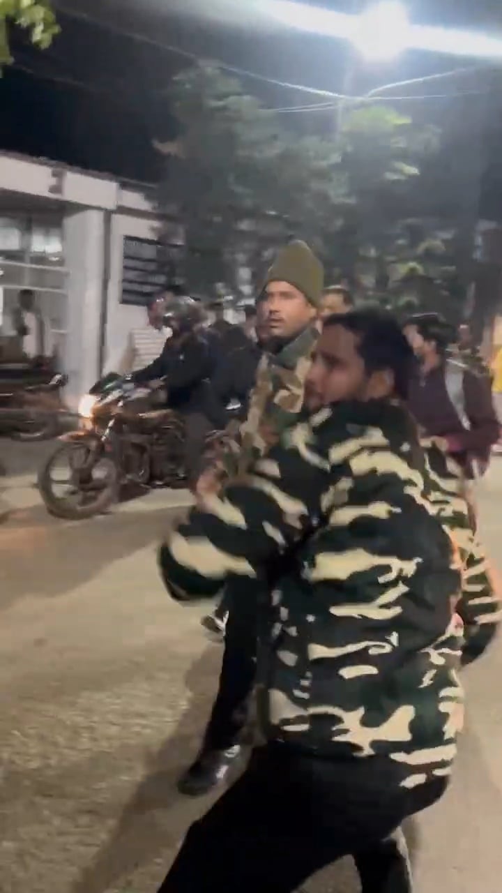 पिटाई से घायल अधिवक्ता।
