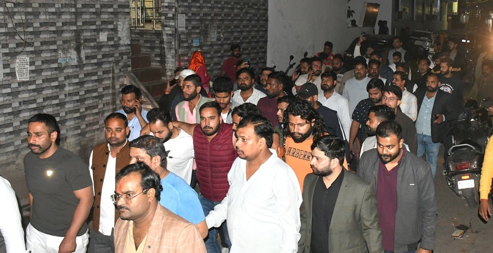 पिटाई से घायल अधिवक्ता।
